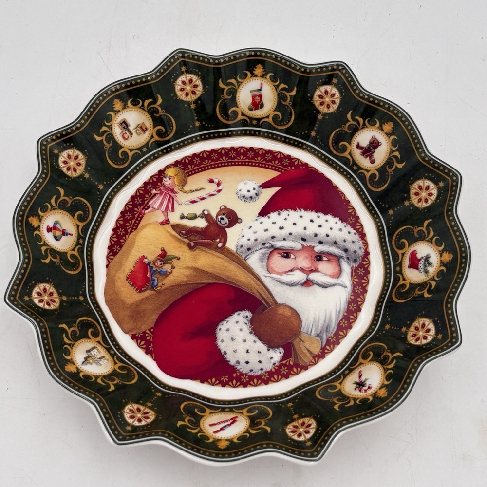Villeroy & Boch Christmas Fantasy Santa Plate 10" Scalloped Rim Mint‎